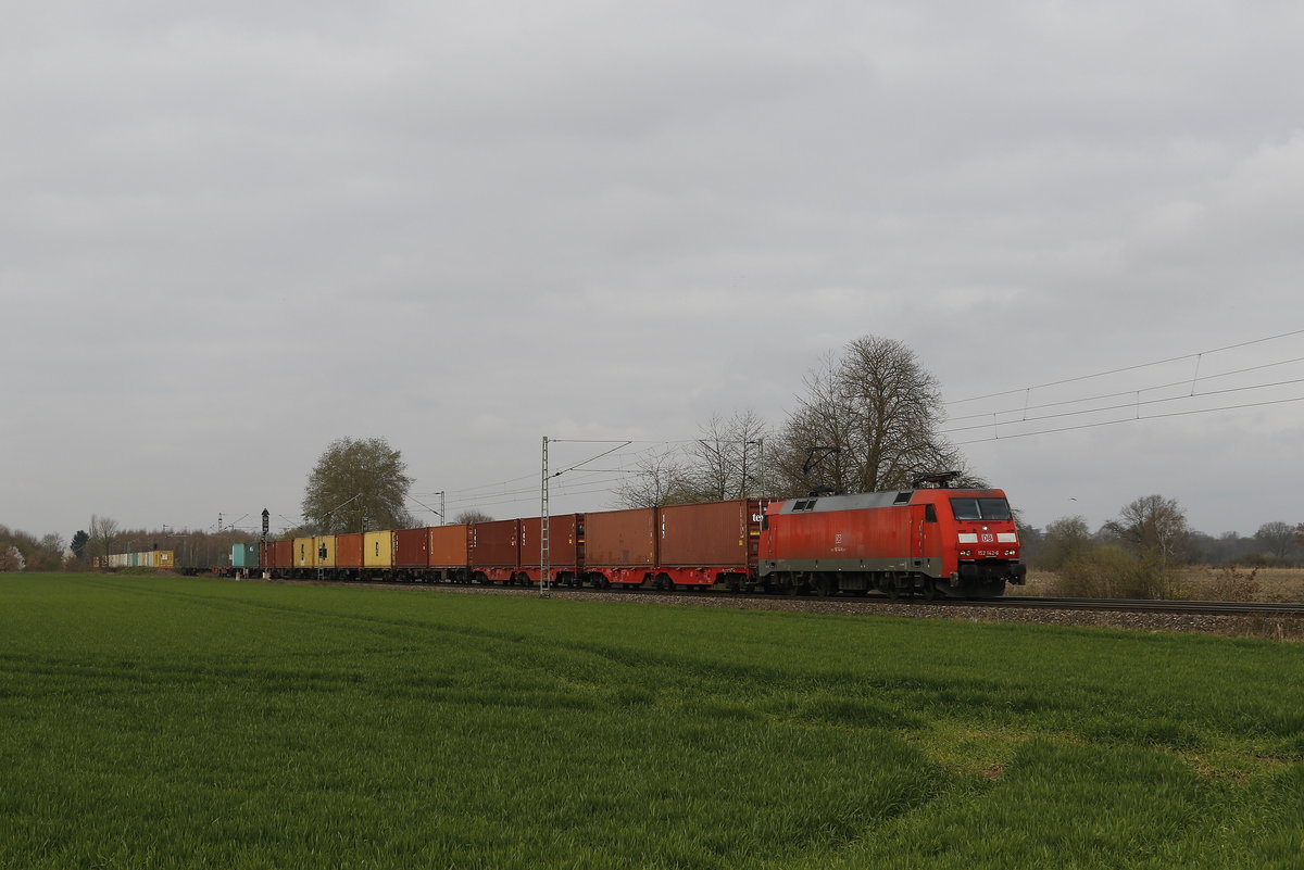 152 142 mit einem Containerzug aus Bremen kommend am 28. M�rz 2018 bei Bremen-Mahndorf.