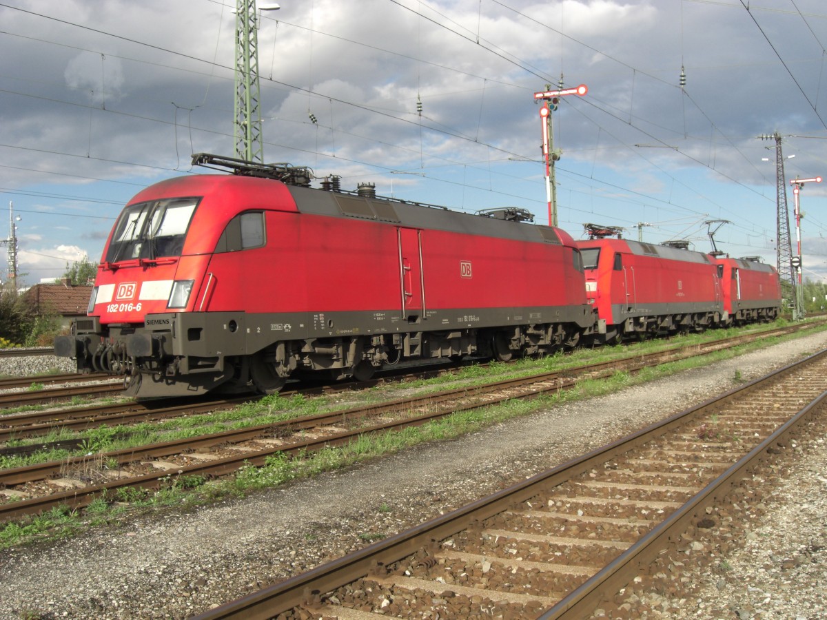 182 016-6 am 18. Januar 2007 im Rangierbahnhof M�nchen-Ost.
