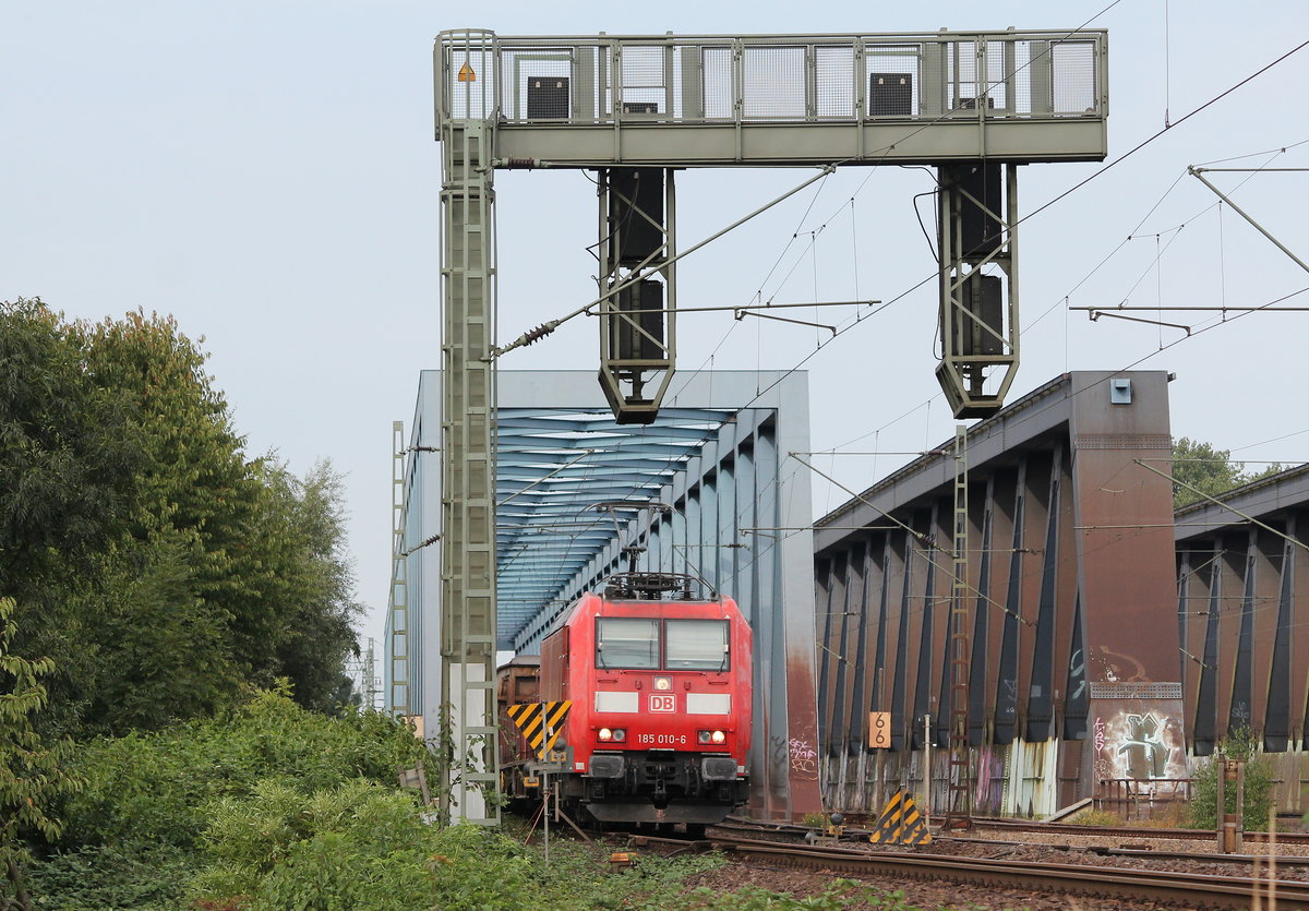 185 010-6 auf den  S�derelbbr�cken  in Hamburg-Wilhelmsburg am 2. September 2016.