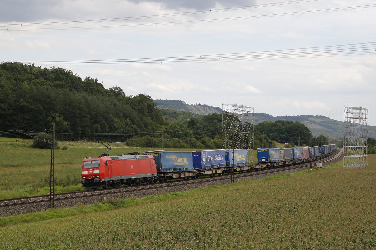 185 197-1 mit einem  KLV  aus W�rzburg kommend am 18. August 2017 bei Harrbach.