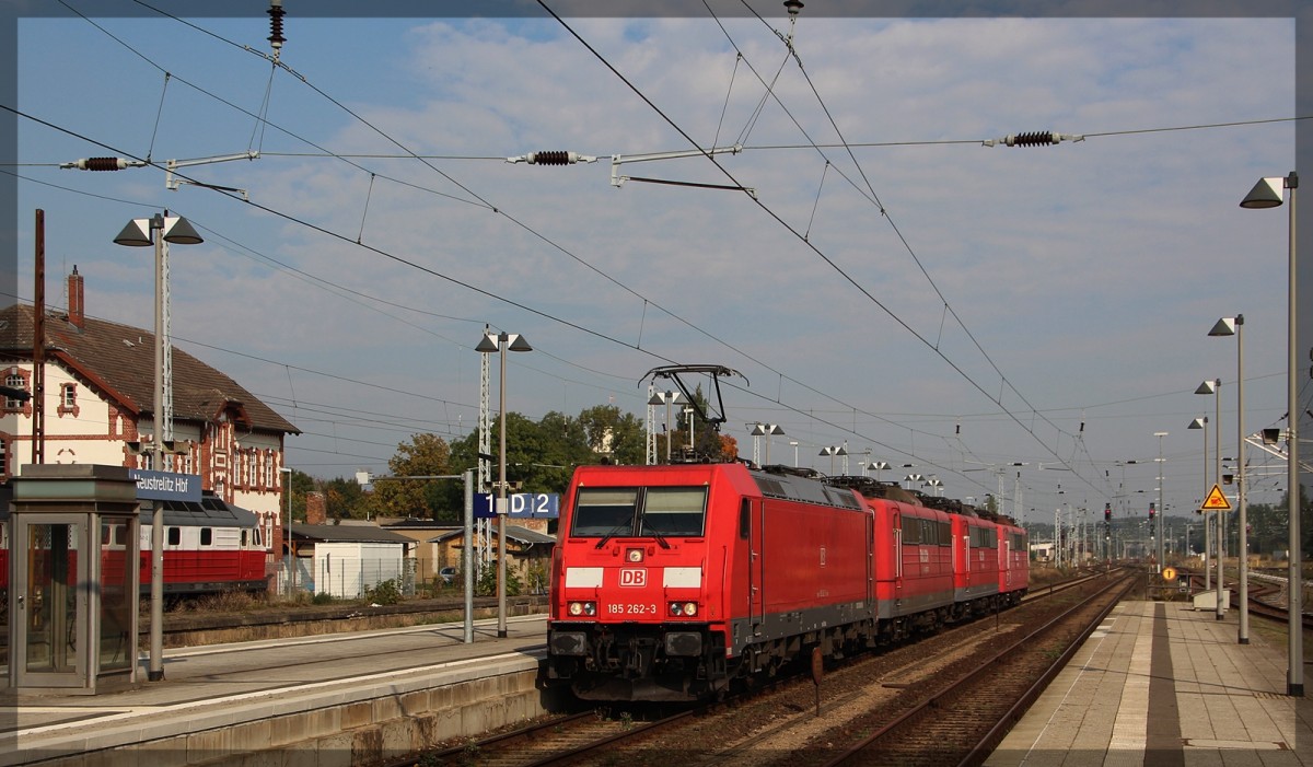 185 262 mit 151 087 (Verl. 29.07.15) + 151 101 (Verl. 03.07.2015) + 151 021 (Verl. 13.02.14) auf dem Weg nach Halle (Saale) in Neustrelitz Hbf am 04.10.2015