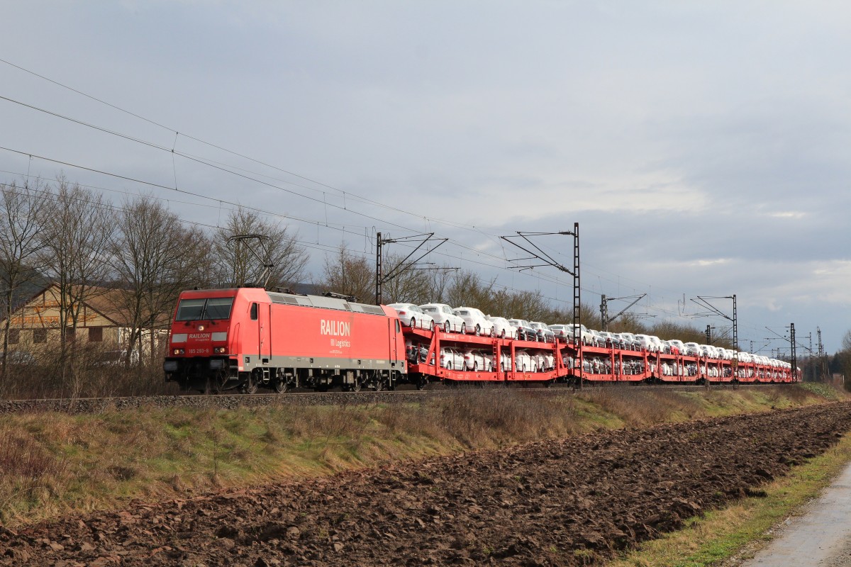 185 293-8 mit einem Autozug am 20. Februar 2014 bei Th�ngersheim.