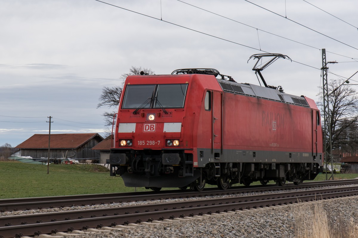 185 298-7 war am 9. Februar 2016 alleine bei �bersee am Chiemsee unterwegs.