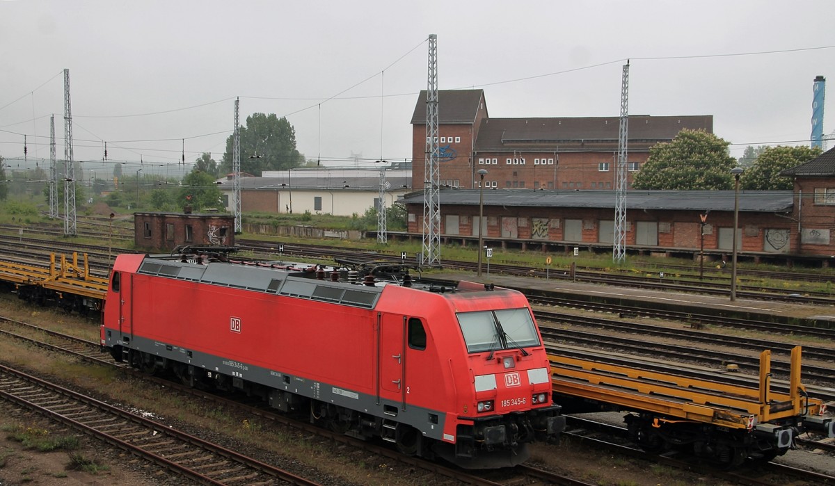 185 345 am 18.5.2014 in Waren an der Müritz.