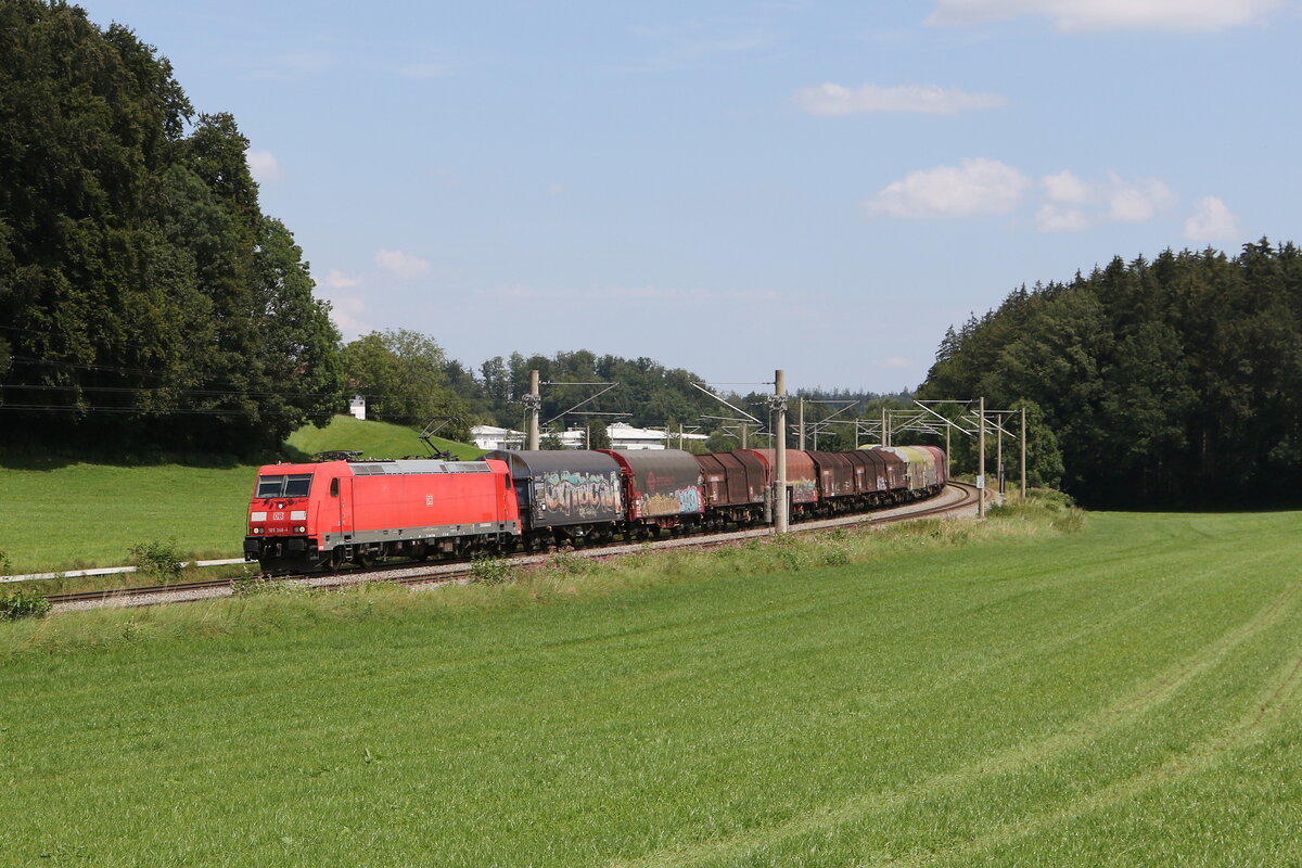 185 346 auf dem Weg nach M�nchen am 7. August 2024 bei Axdorf im Chiemgau.