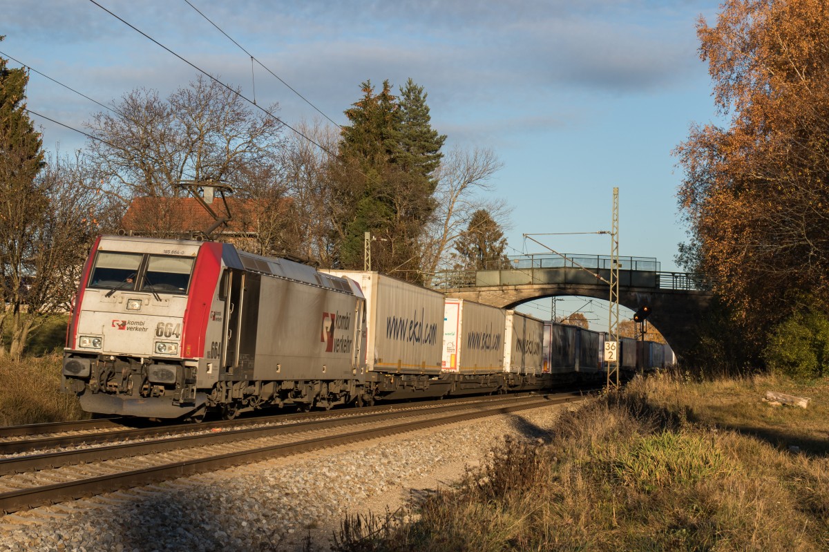 185 664-0 war am 6. November 2015 bei �bersee am Chiemsee mit dem  EKOL -Zug in Richtung M�nchen unterwegs.