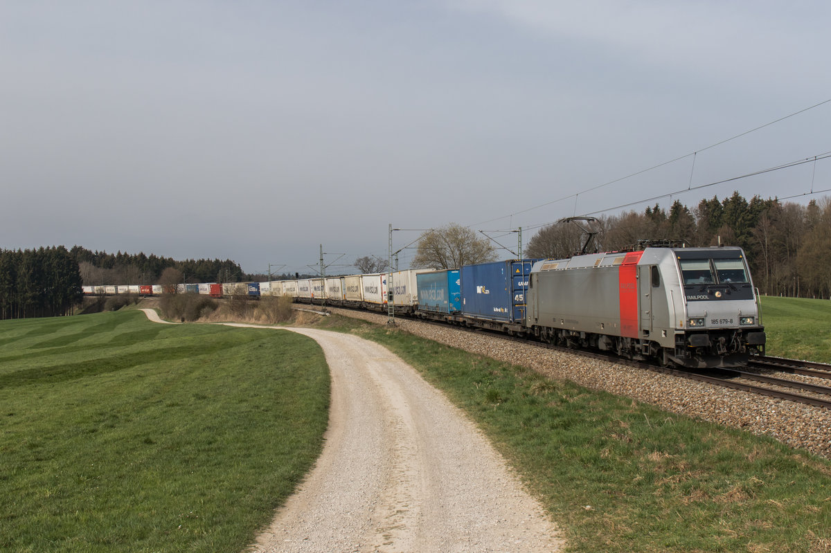 185 679 war am 2. April 2016 mit dem  Ekol -Zug bei H�tt in Richtung Salzburg unterwegs.