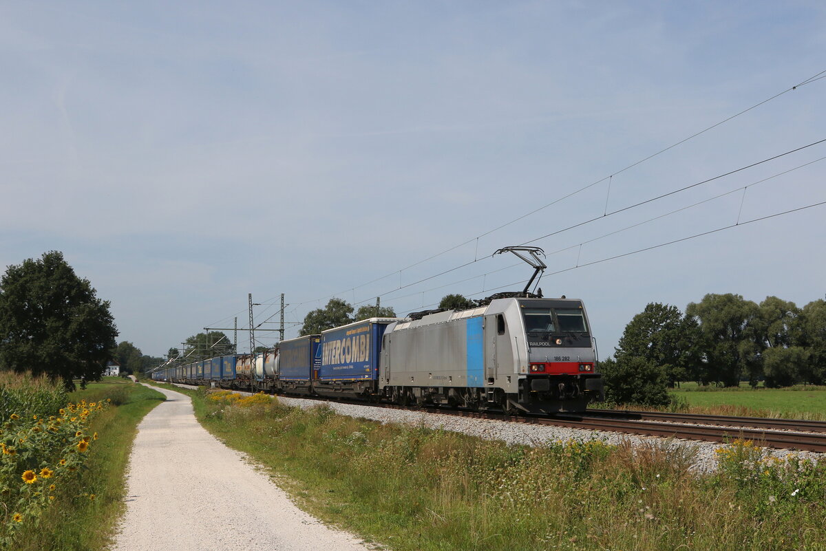 186 282 mit dem  INTERCOMBI-KLV  am 21. August 2021 bei �bersee am Chiemsee.