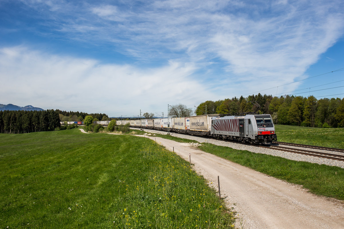 186 284 mit dem  Ekol -Zug am 6. Mai 2017 bei H�tt.