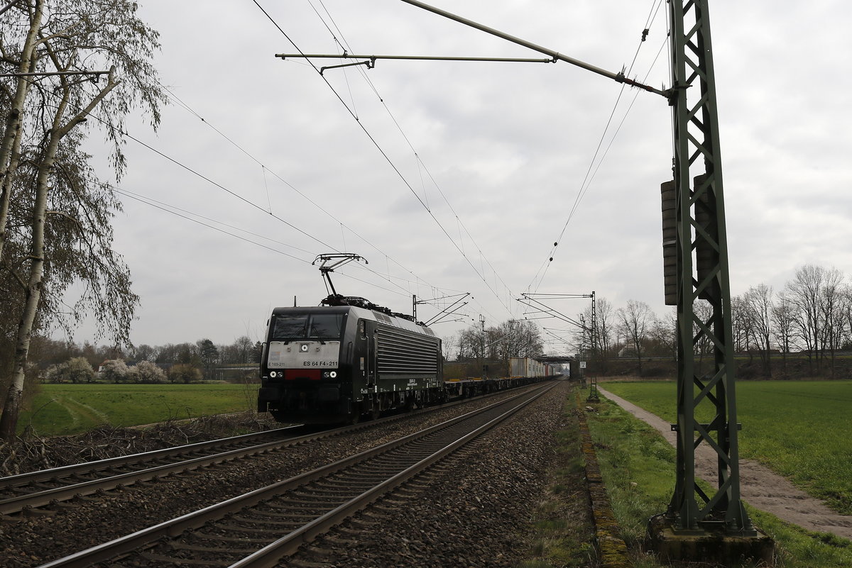 189 211 von  MRCE  mit einem Containerzug am 28. M�rz 2019 bei Bremen-Mahndorf.