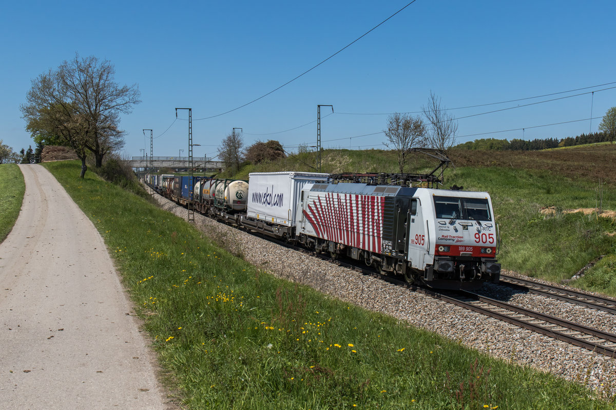 189 905 auf dem Weg nach Salzburg am 29. April 2016 bei Stra�.