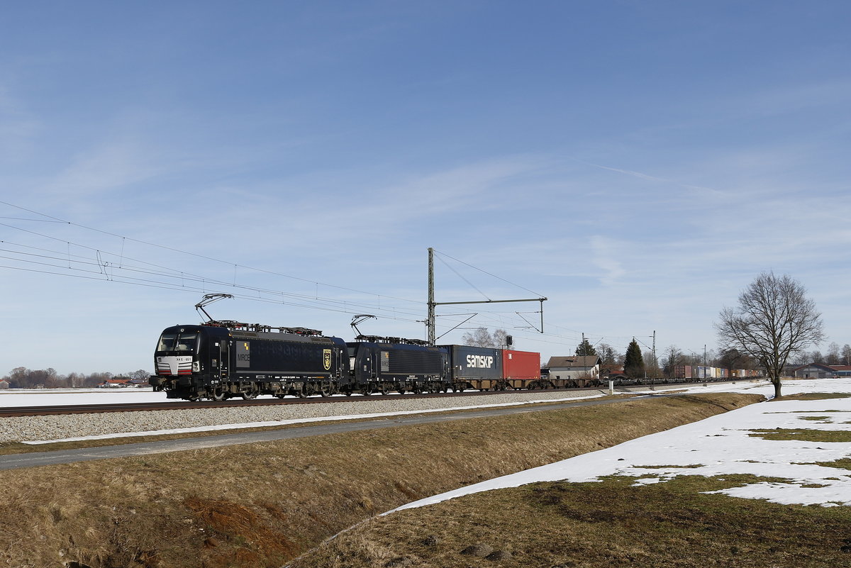 193 651 und 189 927 aus Salzburg kommend am 16. Februar 2019 bei �bersee am Chiemsee.