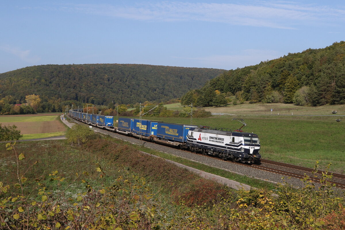193 811 von  RETRACK  mit dem  WALTER-KLV  am 12. Oktober 2022 bei Harrbach im Maintal.