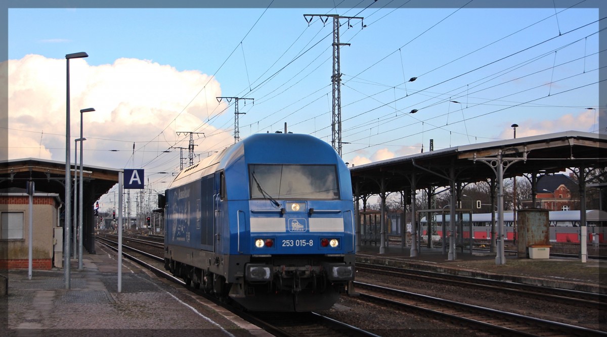 253 015-8 ( 223 052-2 )der Press in Stendal bei iner Rangierfahrt am 26.02.2016