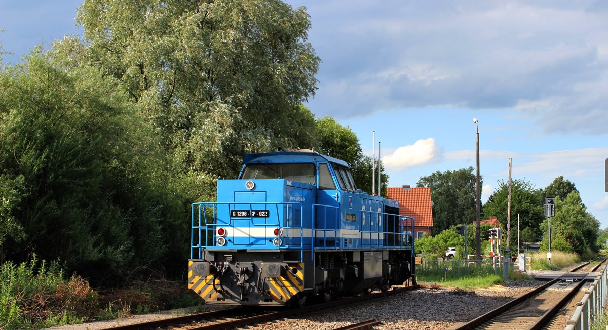275 843 am 22.6.2013 abgestellt in M�llenhagen.