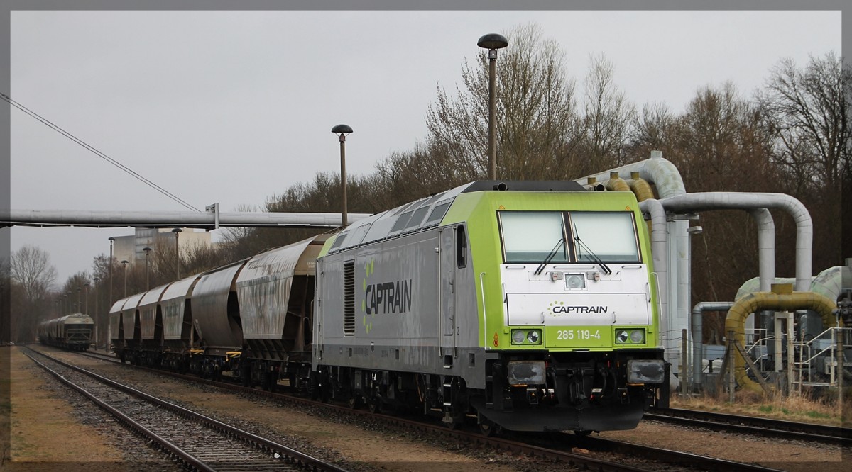 285 119 am 29.3.2015 in Neubradenburg, Industrie- und Anschlussbahn.