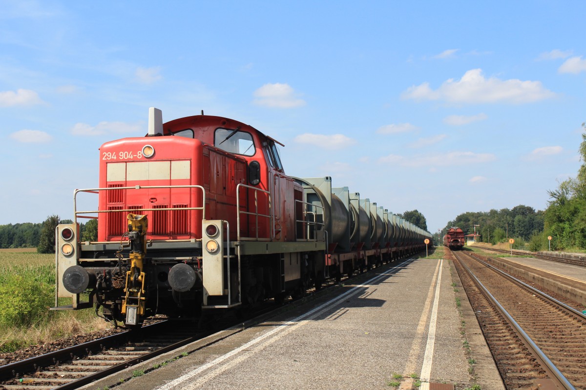 294 904-8 mit einem M�llzug am 22. August 2013 in T�ssling.