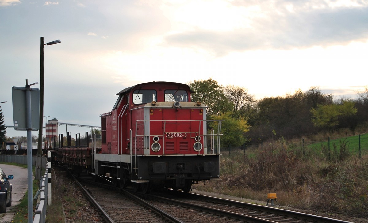 346 002 des Möllenhagener Betonwerks am 3.11.2014 bei Rangerarbeiten in Möllenhagen.