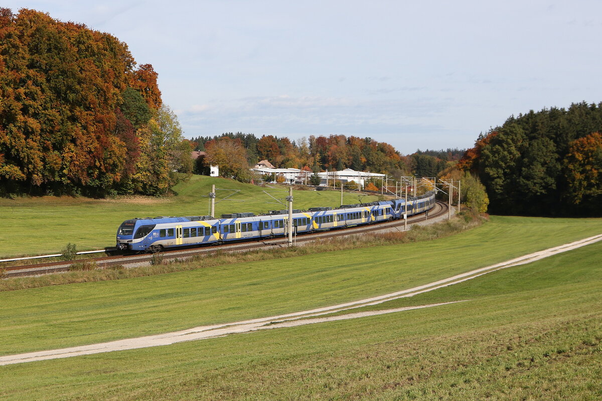 430 026 und 430 015 auf den Weg nach M�nchen. Aufgenommen am 21. Oktober 2025 bei Axdorf.