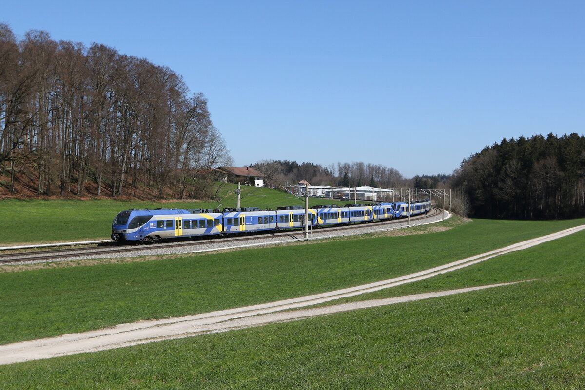 430 028 und 430 021 waren am 4. April 2025 bei Axdorf auf dem Weg nach M�nchen.