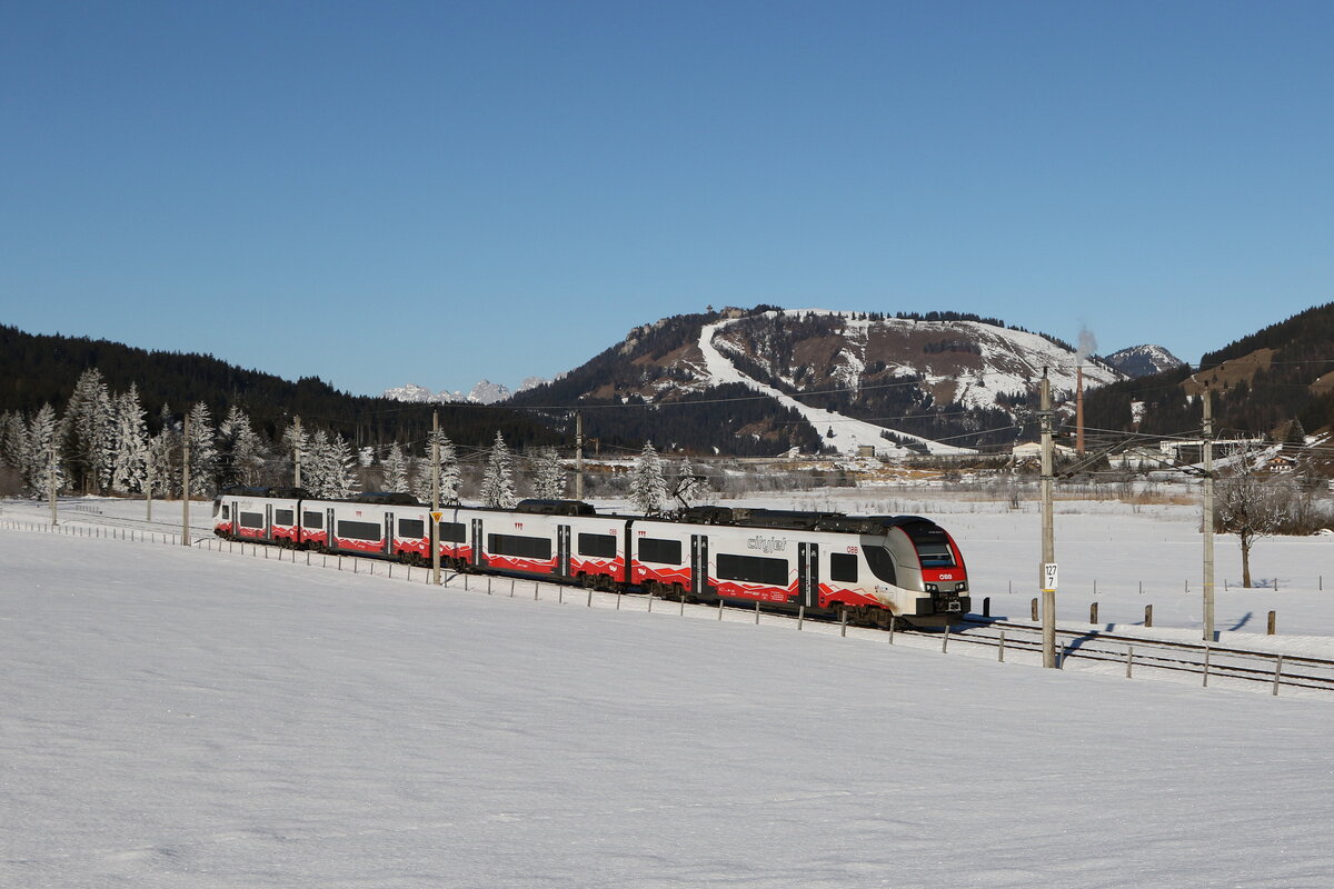 4748 025 auf dem Weg nach Saalfelden am 5. Februar 2025 bei Grie�en.