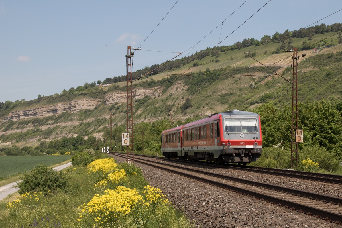 628 577 der  S�dost Bayern Bahn  am 14. Mai 2015 auf Sonderfahrt im Maintal. Aufgenommen bei Th�ngersheim.