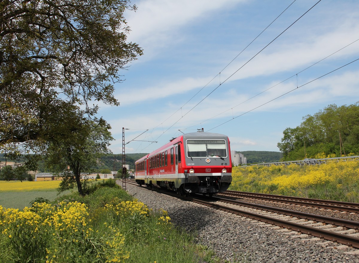 628 589 der  S�dost-Bayernbahn  auf einer Sonderfahrt am 15. Mai 2015 bei Karlstadt am Main.