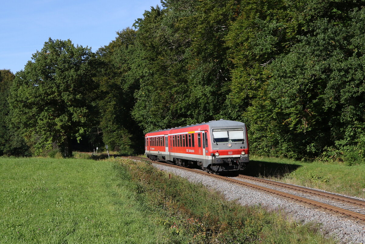 628 629 aus Prien kommend am 1. Oktober 2021 bei Umratshausen im Chiemgau.