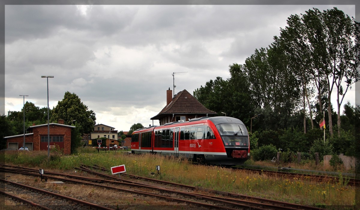 642 049 in am alten Bahnhof Malchow bei der Durchfahrt in Richtung Endhaltepunkt Inselstadt Malchow am 09.07.2015