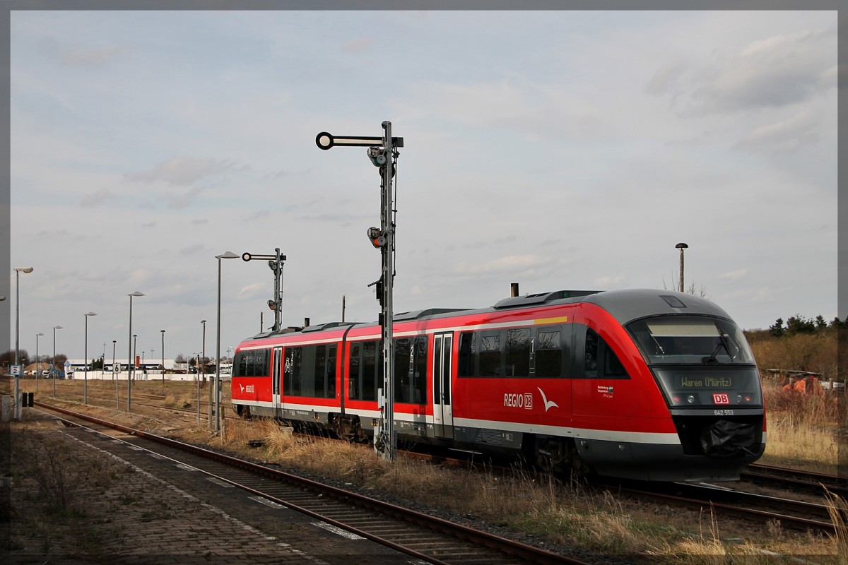 642 053 bei der Durchfahrt aus dem alten Malchower Bahnhof am 12.4.2015