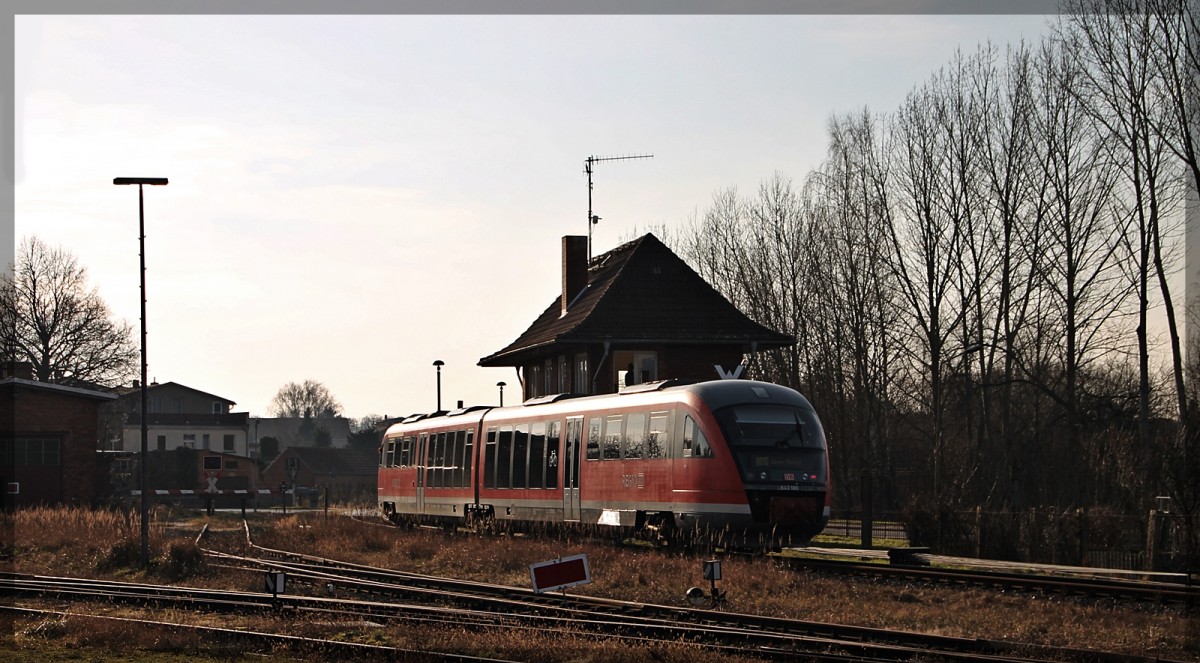 642 186 bei Ausfahrt aus dem Bahnhof Malchow auf dem Weg zum Haltepunkt Inselstadt Malchow, welcher aus gleichzeitig Endhaltepunkt für die RB15 ist. (18.01.2015)
