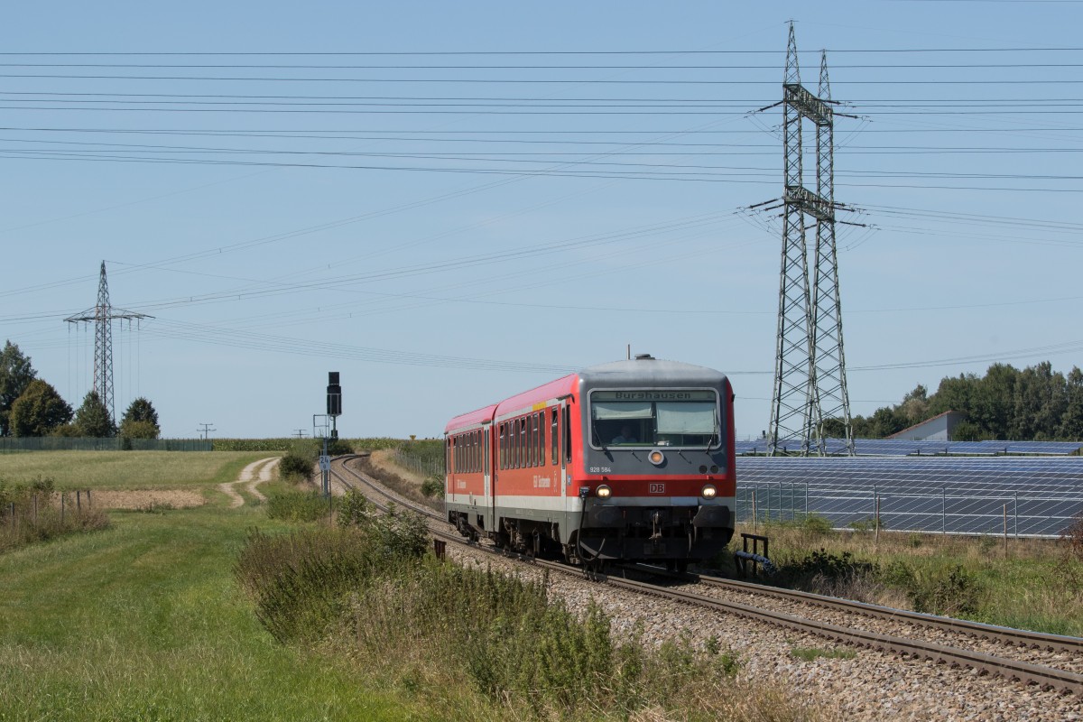 928 584 auf dem Weg nach Burghausen am 26. August 2015 kurz vor Pirach.