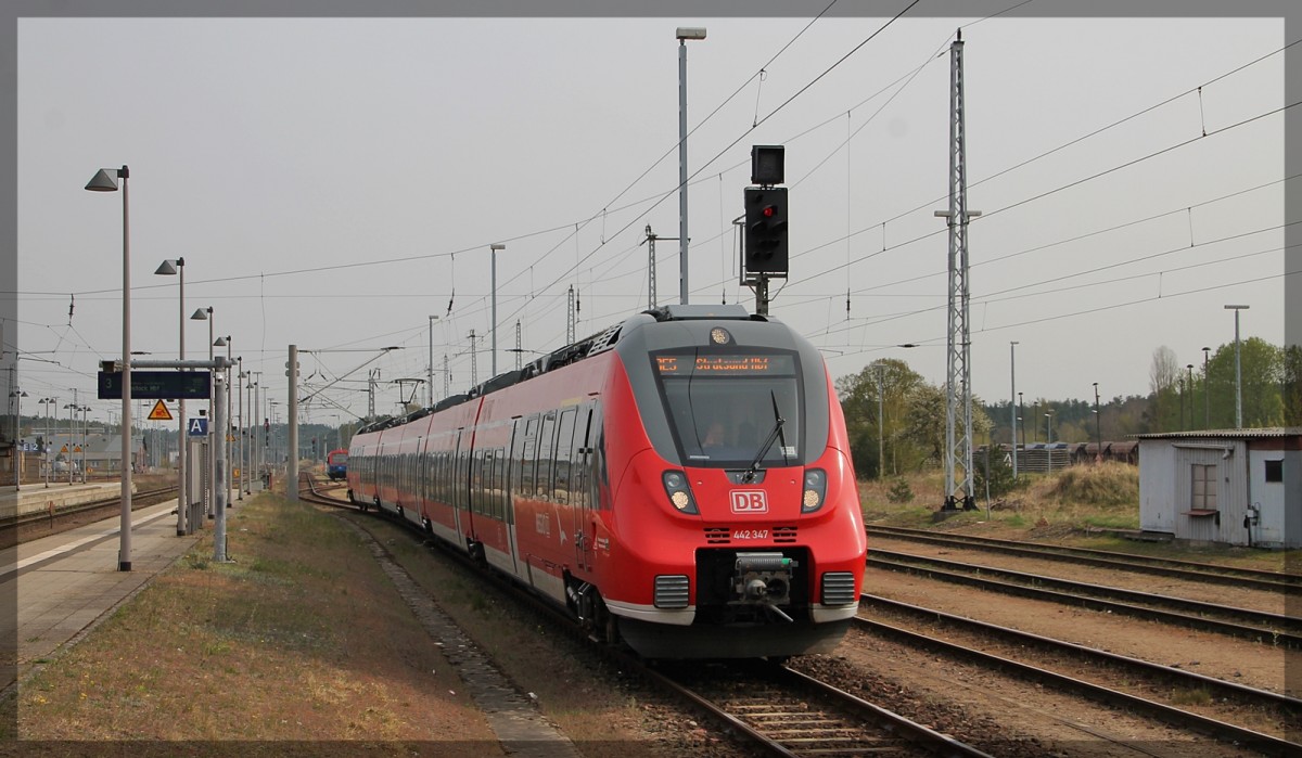 Der 442 347 bei der Einfahrt in Neustrelitz HBF am 25.04.2015