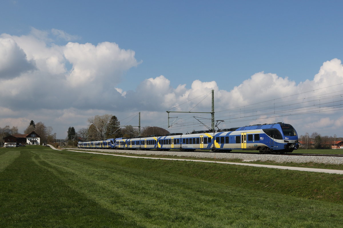 ET 302 auf dem Weg nach Salzburg am 16. April 2021 bei �bersee am Chiemsee.