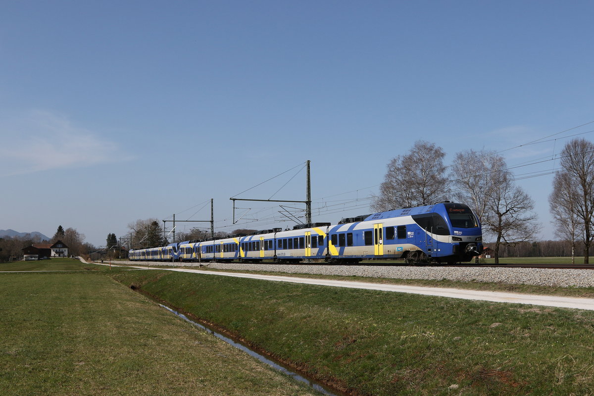 ET 309 war am 1. April 2021 bei �bersee am Chiemsee in Richtung Freilassing unterwegs.