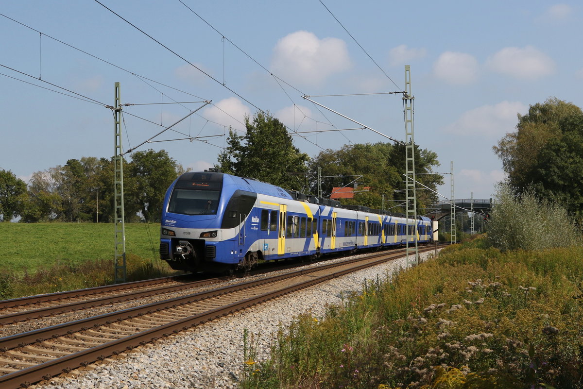 ET 328 auf dem Weg von Traunstein nach Rosenheim. Aufgenommen am 21. September 2020 bei �bersee am Chiemsee.