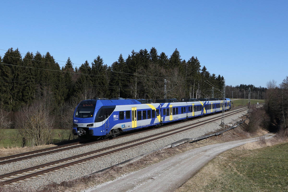 ET 329 auf dem Weg nach M�nchen am 1. M�rz 2021 bei Grabenst�tt im Chiemgau.