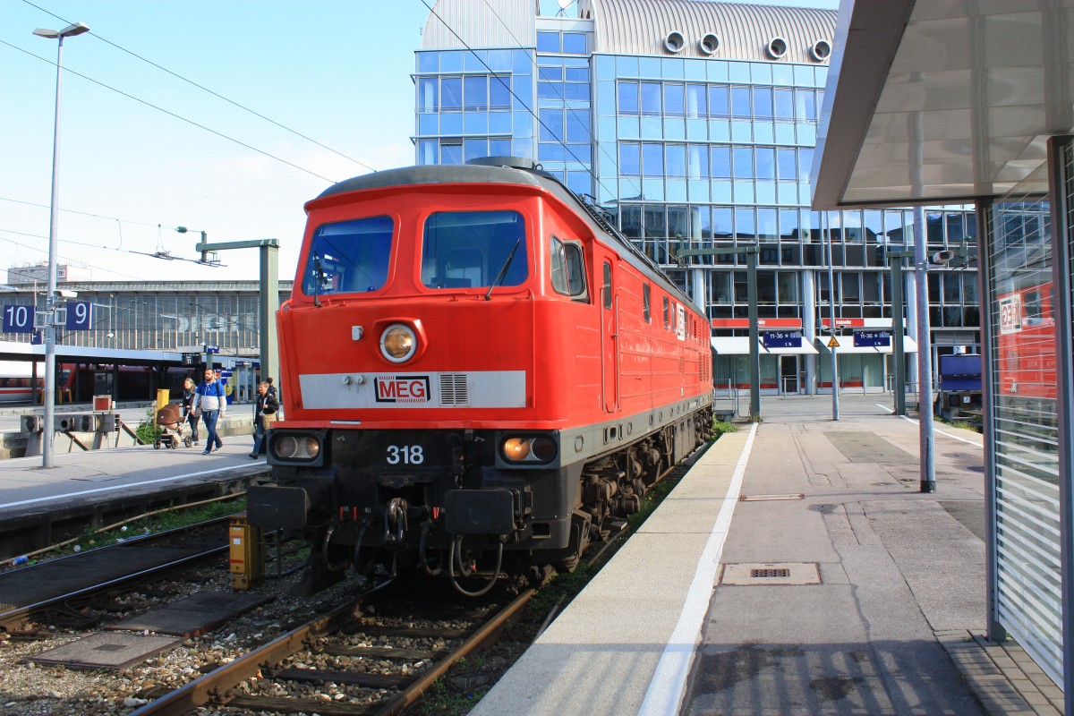 MEG 318 (232 690) war am 26. Oktober 2014 im Aussenbereich des M�nchner Hauptbahnhofs abgestellt.