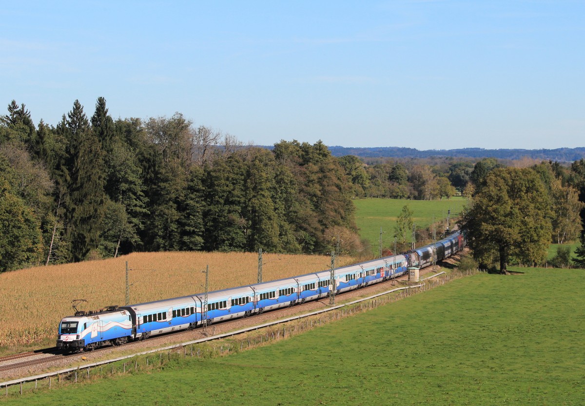  Ski Austria Rail Jet  und  Red Bull Fashion Rail Jet  am 19. Oktober 2014 bei �bersee am Chiemsee.