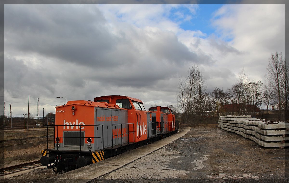 V160.4 ( 203 109-4 ) und V160.8 ( 203 616-8 ) der HVLE abgestellt in Angermünde am 22.03.2016