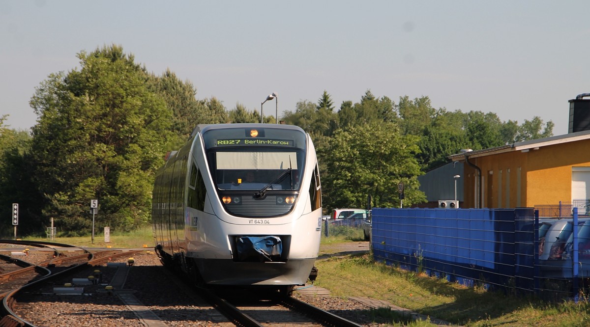 VT 643.04 der PEG ( im Einsatz für die NEB ) bei der Einfahrt in den Basdorfer Bahnhof am 22.5.2014!