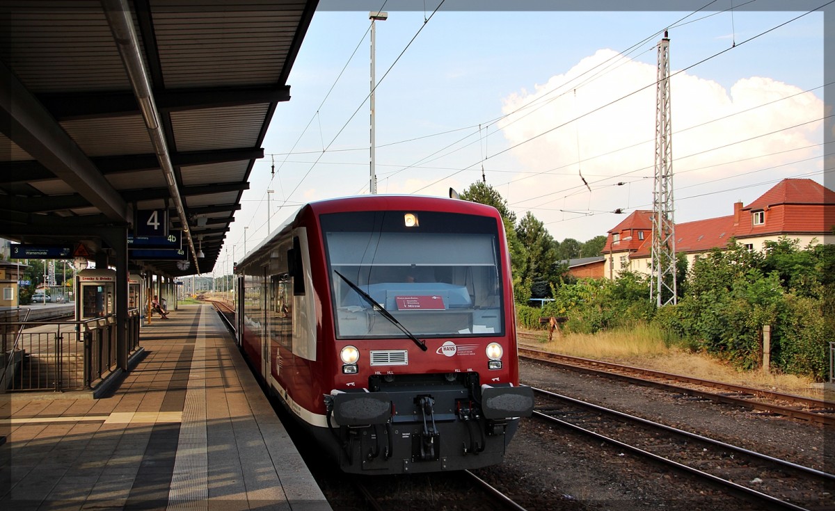 VT 650.06 der EGP/HANS als  Kleinseebahn  in Neustrelitz Hbf kurz vor der Abfahrt in Richtung Mirow am 04.08.2015
