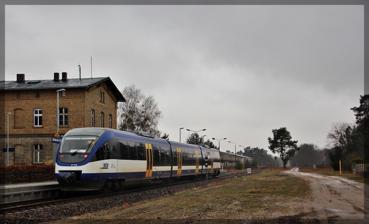 VT 729 der NEB bei seinem Halt am Hp Zehdenik-Neuhof am 06.03.2016
