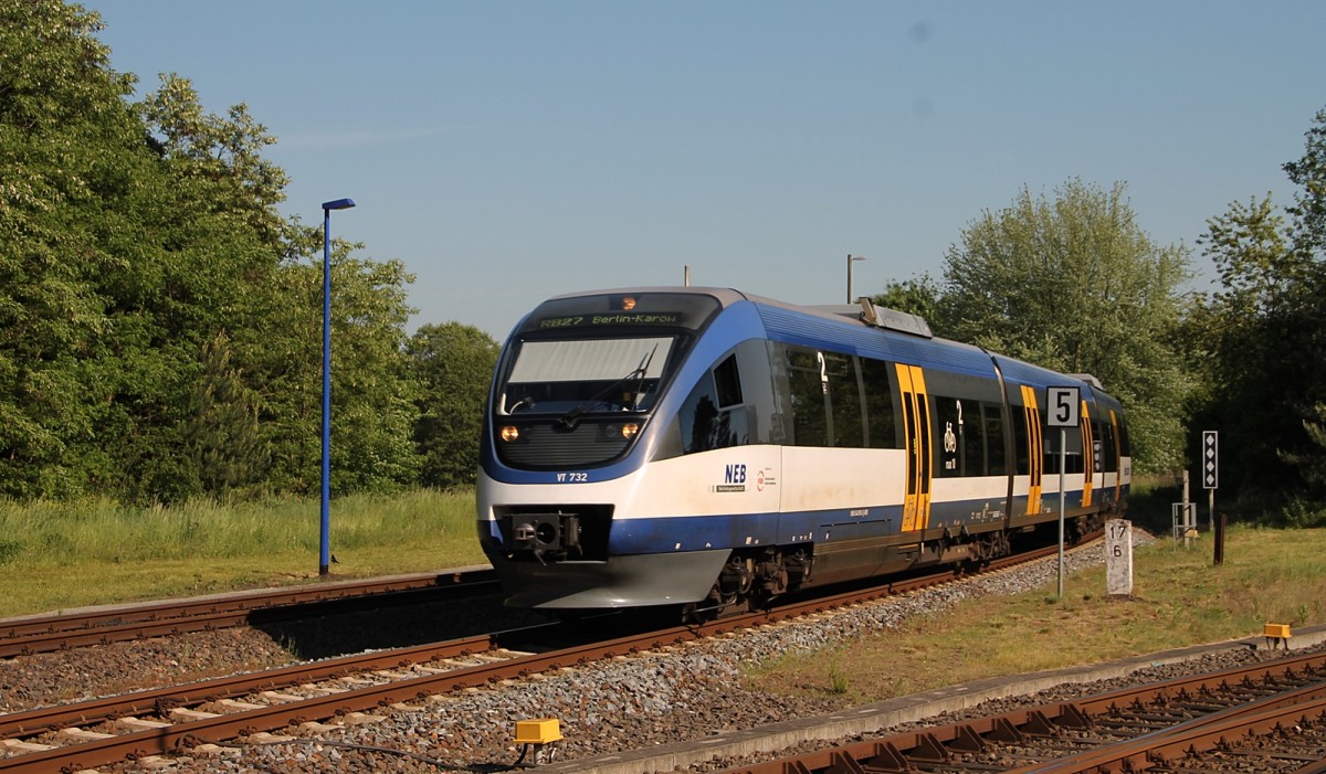 VT 732 bei der Einfahrt in den Bahnhof Basdorf am 22.5.2014.