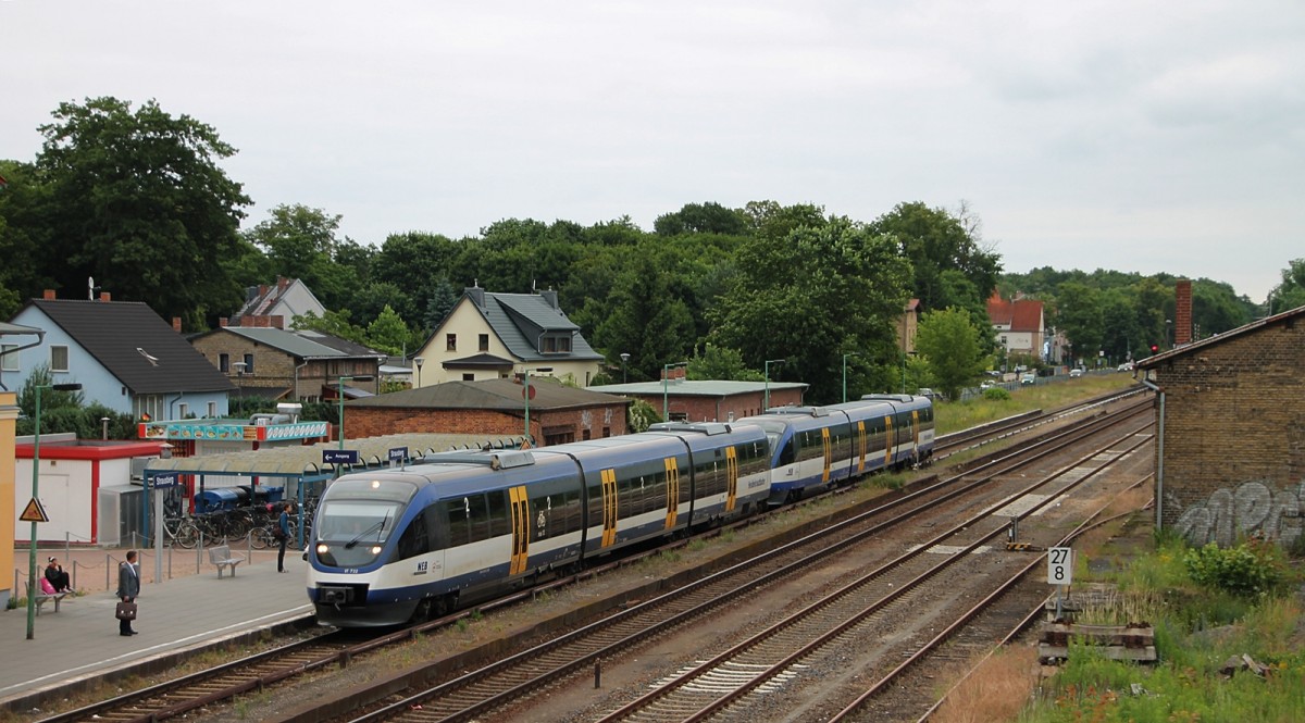VT 737 und VT 735 der NEB bei der Einfahrt in den Bahnhof Strausberg am 19.6.2014.