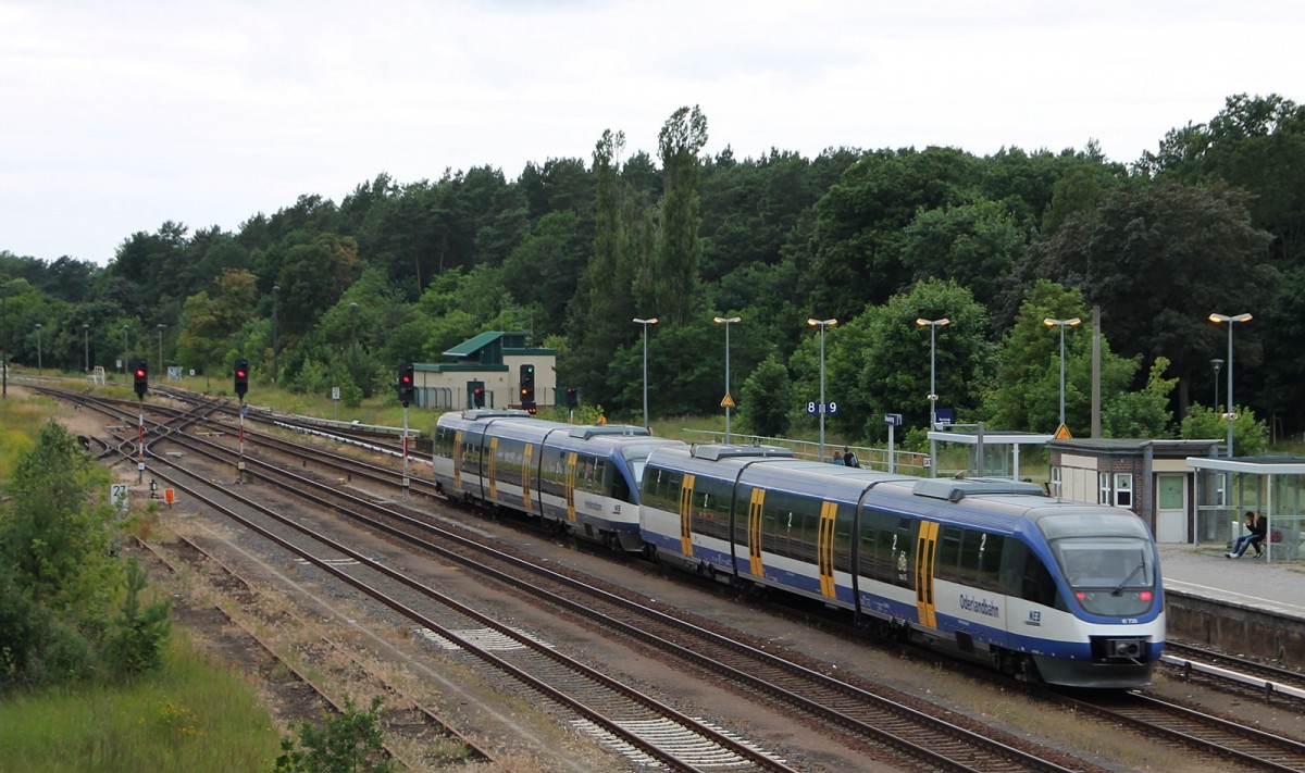 VT 737 und VT 735 der NEB bei der Ausfahrt aus dem Bahnhof Strausberg am 19.6.2014.