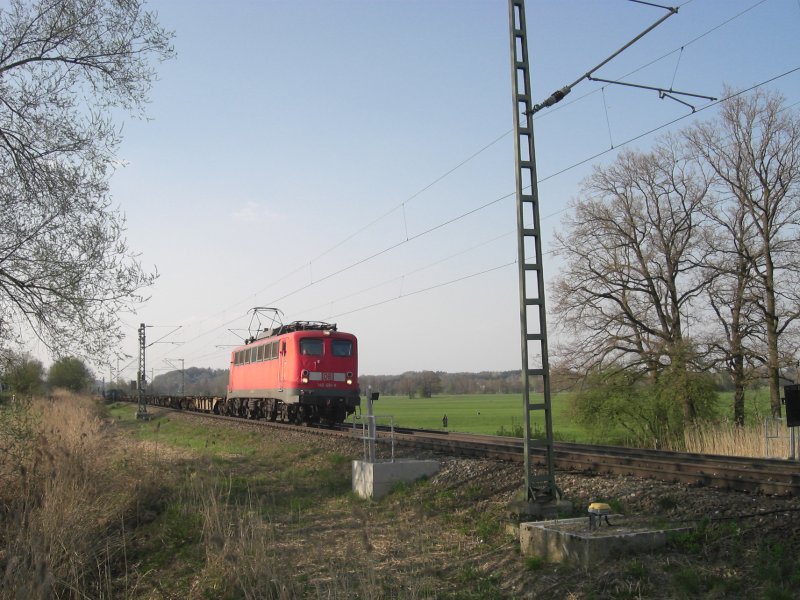 140 651-8 auf dem Weg nach Salzburg am 14. April 2009.
Das Foto entstand kurz nach Prien am Chiemsee.