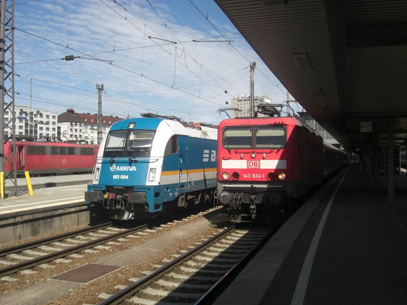143 824-1 und 183 004  Arriva  nebeneinander am 31. Mai 2009
im M�nchner Hauptbahnhof.