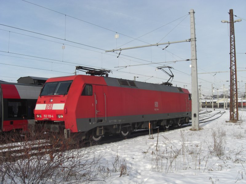 152 119-4 auf dem Weg zu ihrem Einsatz im Salzburger Hauptbahnhof
am 25. Februar 2009.