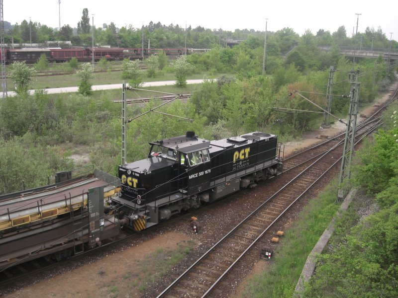MRCE 500 1676 der  PCT GmbH  mit der Loknummer G1206 bei einer 
Rangierfahrt im Rangierbahnof M�nchen-Nord am 15. Mai 2009.